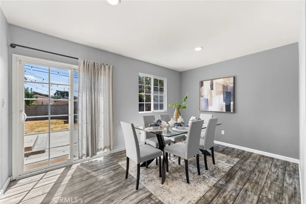 2211 Oak Street Santa Ana, CA 92707