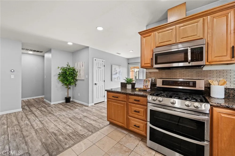2211 Oak Street Santa Ana, CA 92707