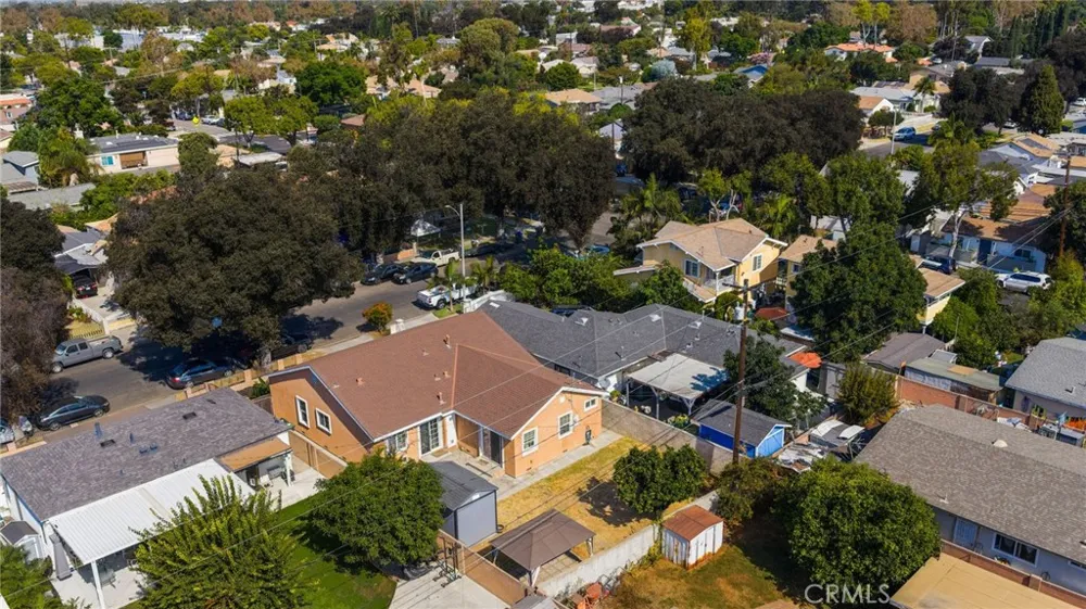 2211 Oak Street Santa Ana, CA 92707