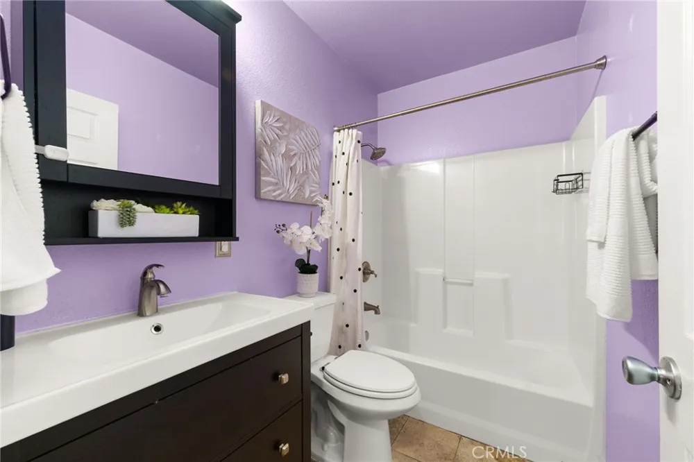 2211 Oak Street Santa Ana, CA 92707