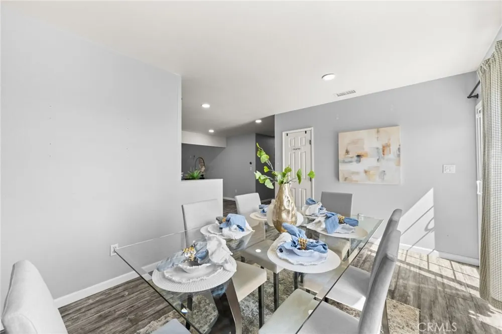 2211 Oak Street Santa Ana, CA 92707
