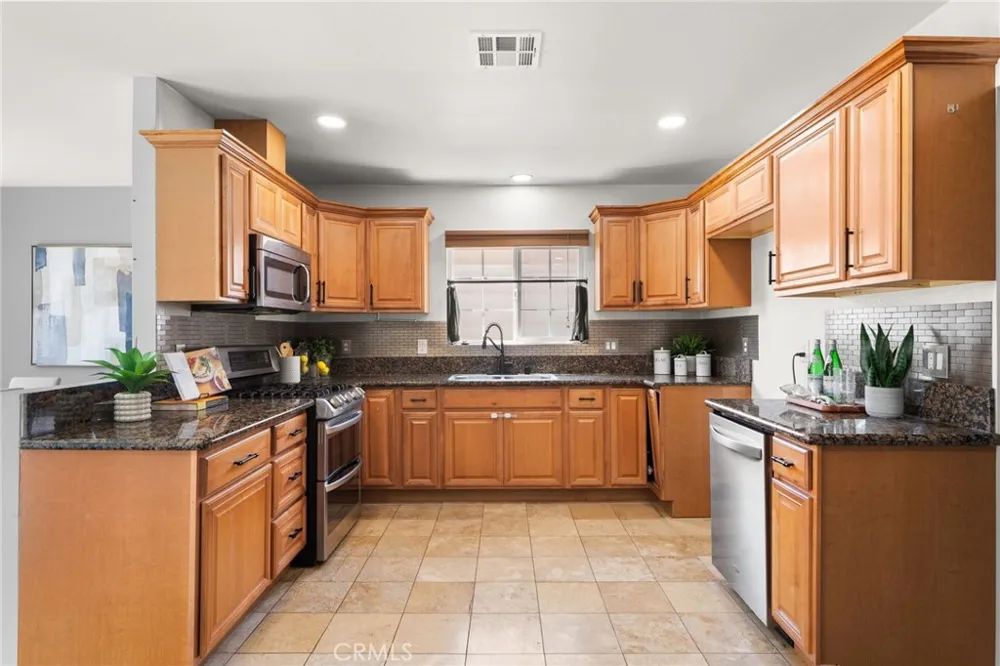 2211 Oak Street Santa Ana, CA 92707