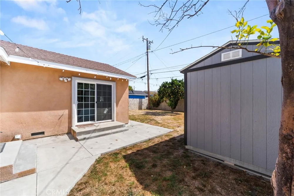 2211 Oak Street Santa Ana, CA 92707
