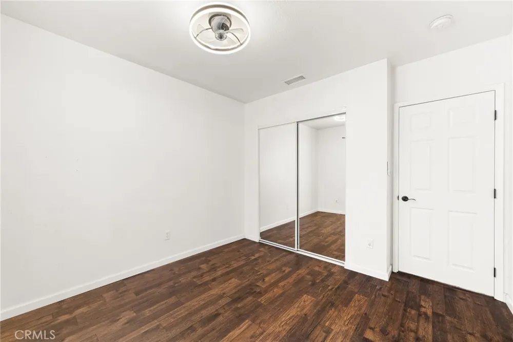 2211 Oak Street Santa Ana, CA 92707