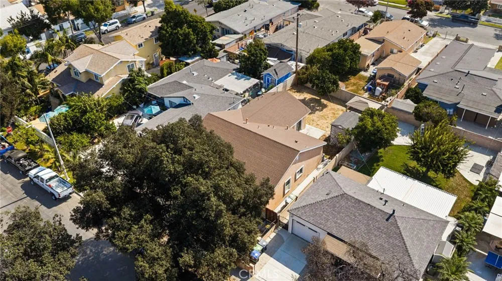 2211 Oak Street Santa Ana, CA 92707