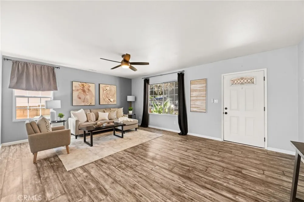 2211 Oak Street Santa Ana, CA 92707