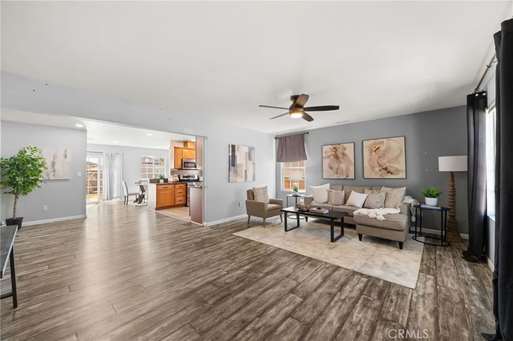 2211 Oak Street Santa Ana, CA 92707