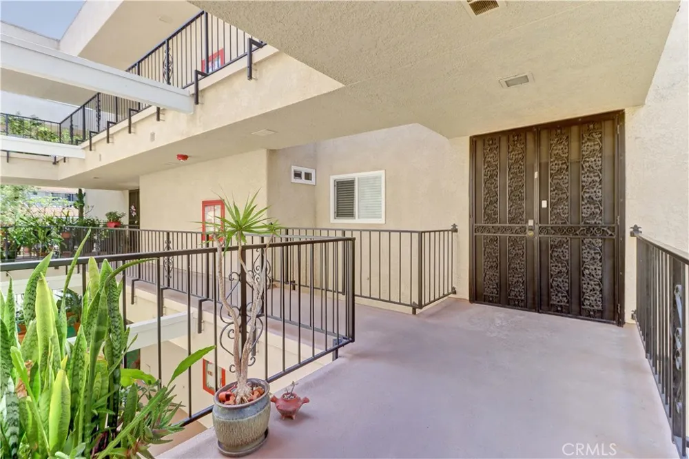 2381 Via Mariposa W #2B Laguna Woods, CA 92637