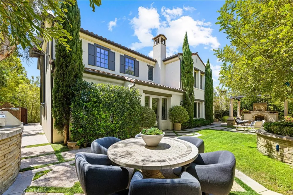 28 Blue Summit Irvine, CA 92603
