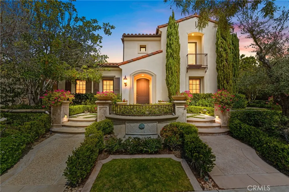 28 Blue Summit Irvine, CA 92603