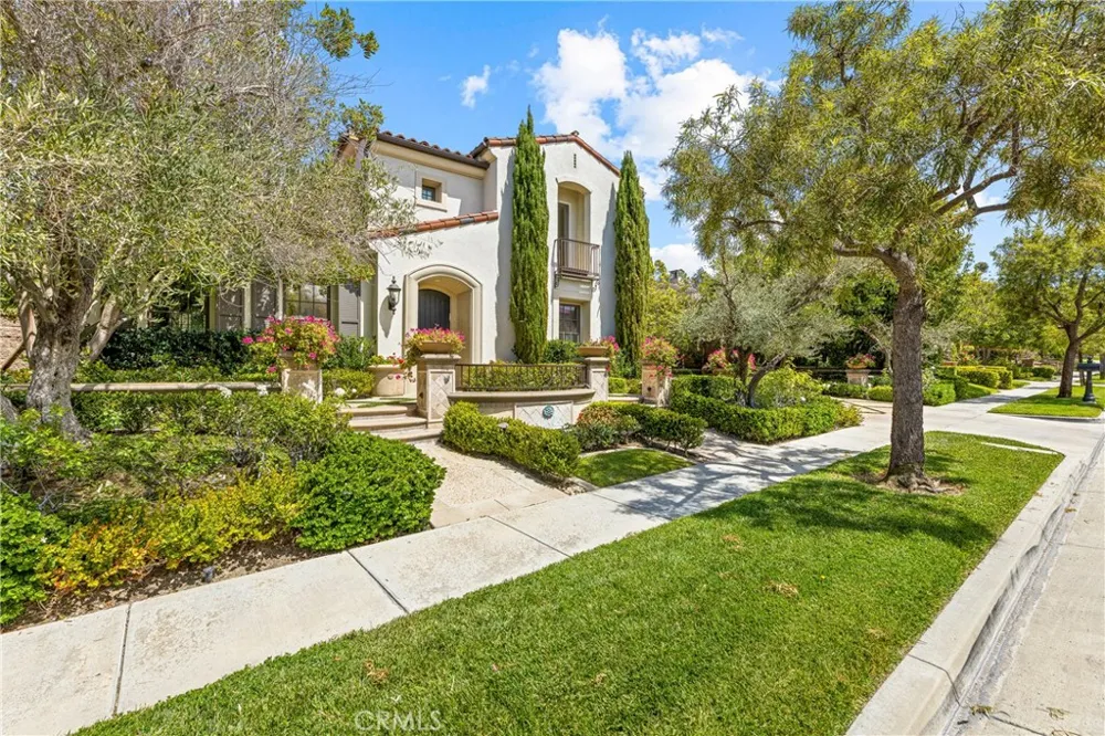 28 Blue Summit Irvine, CA 92603