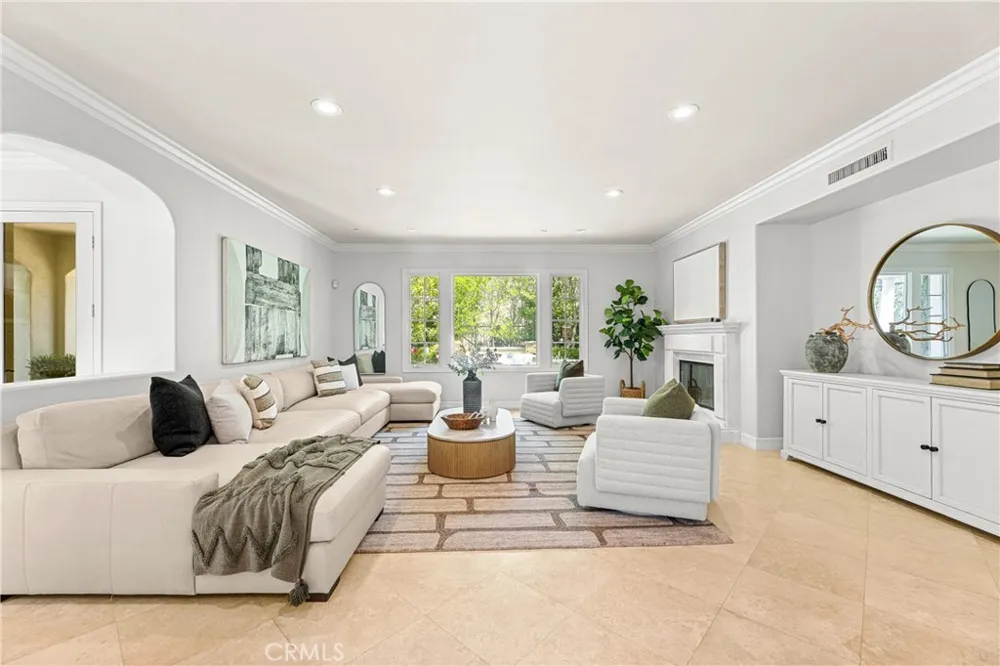 28 Blue Summit Irvine, CA 92603