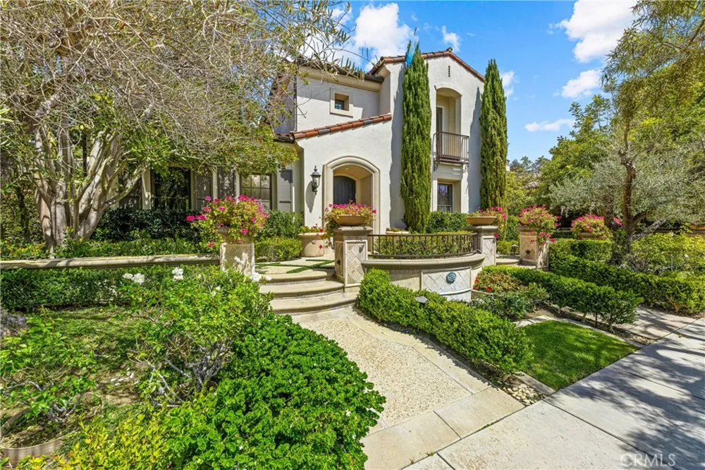 28 Blue Summit Irvine, CA 92603