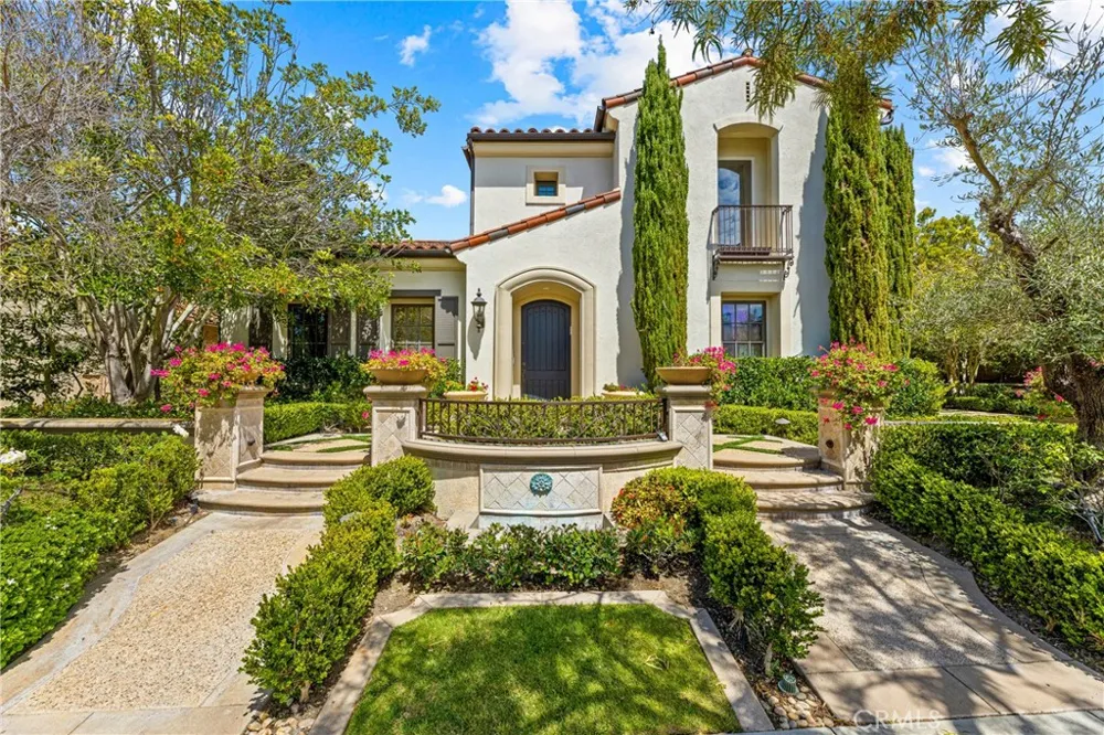 28 Blue Summit Irvine, CA 92603
