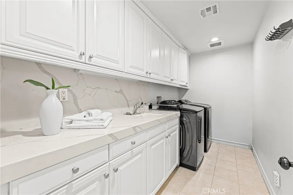 28 Blue Summit Irvine, CA 92603
