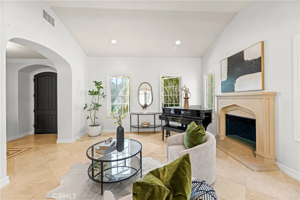 28 Blue Summit Irvine, CA 92603