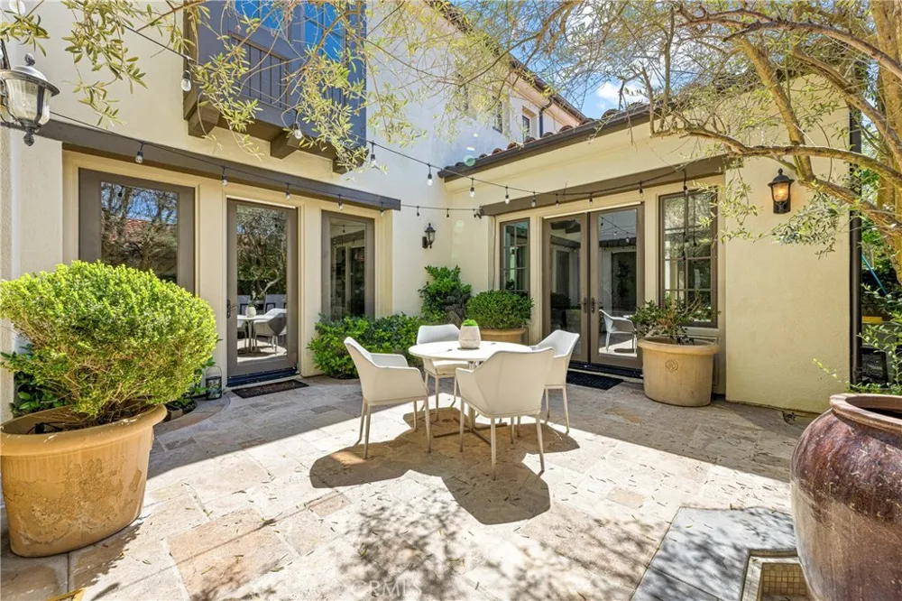 28 Blue Summit Irvine, CA 92603
