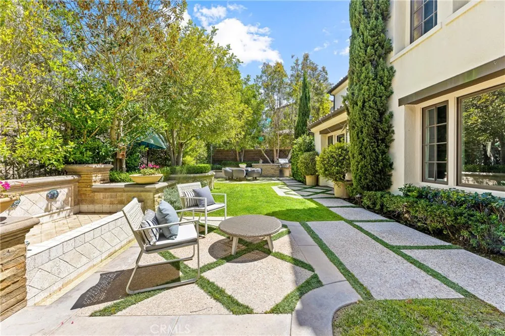 28 Blue Summit Irvine, CA 92603