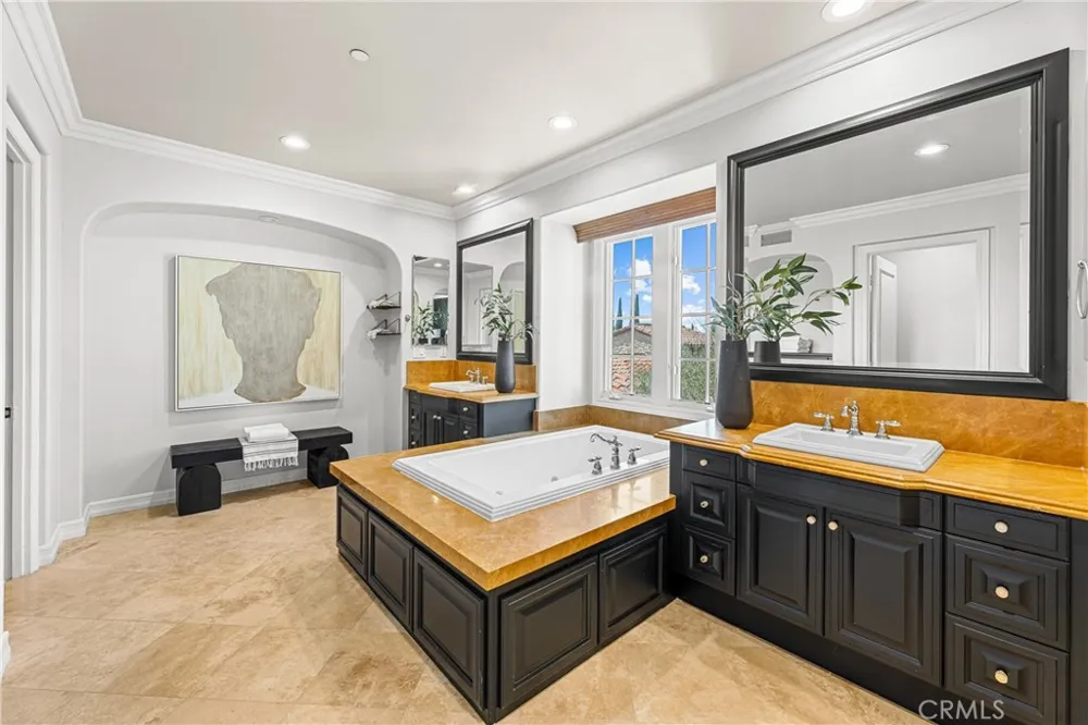 28 Blue Summit Irvine, CA 92603