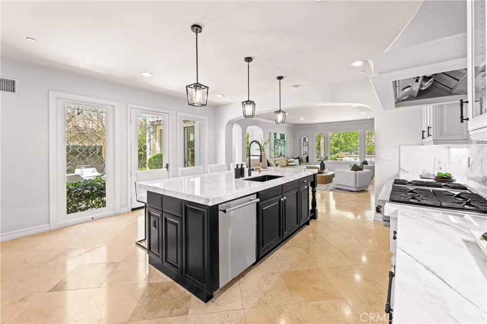28 Blue Summit Irvine, CA 92603