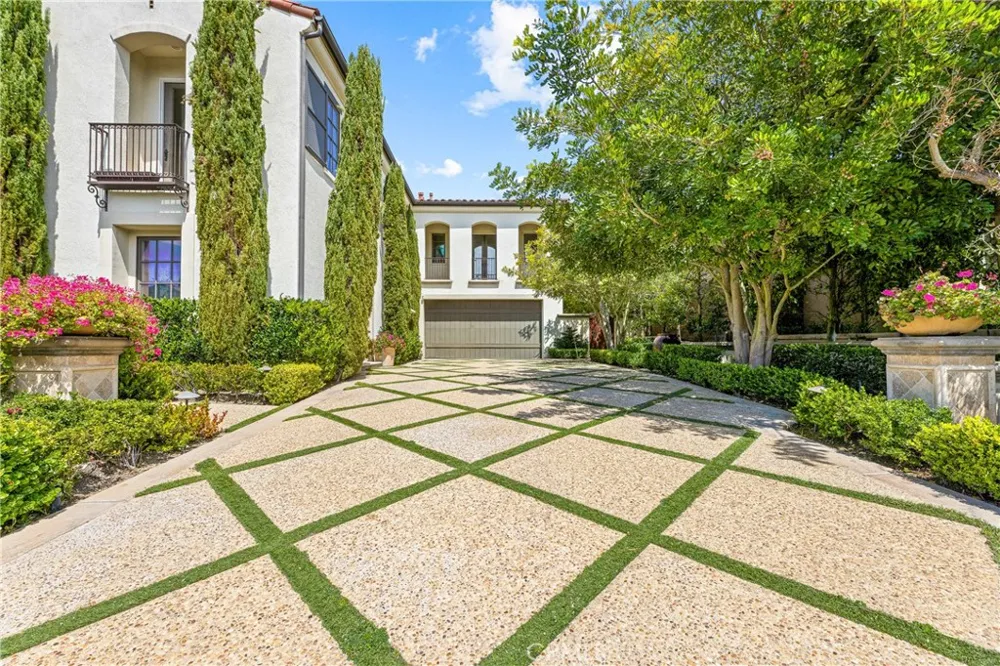 28 Blue Summit Irvine, CA 92603