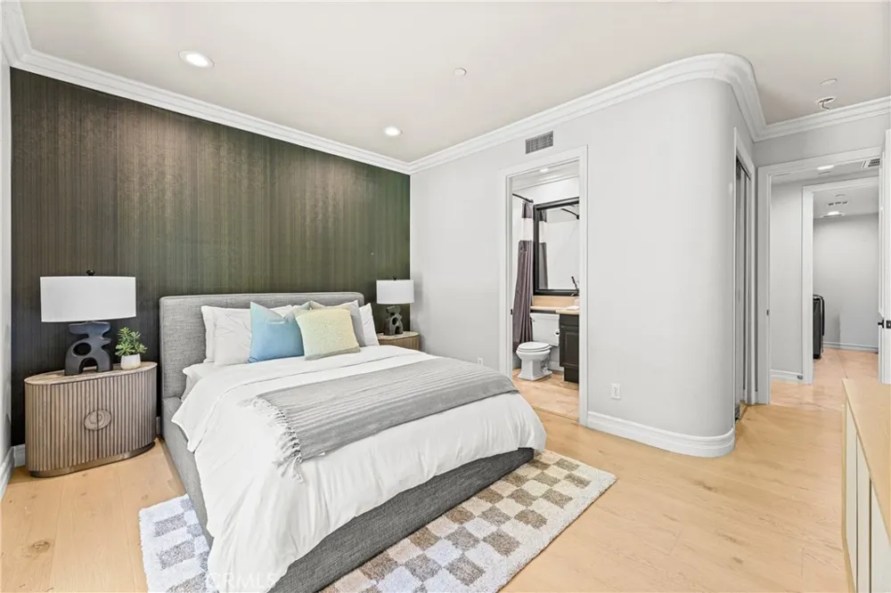 28 Blue Summit Irvine, CA 92603