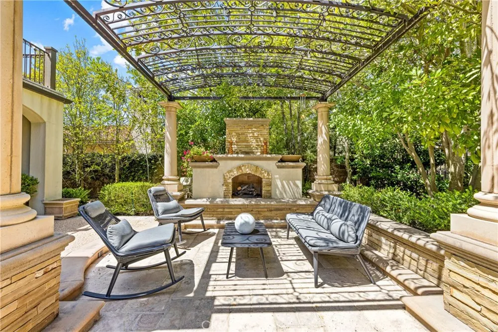 28 Blue Summit Irvine, CA 92603