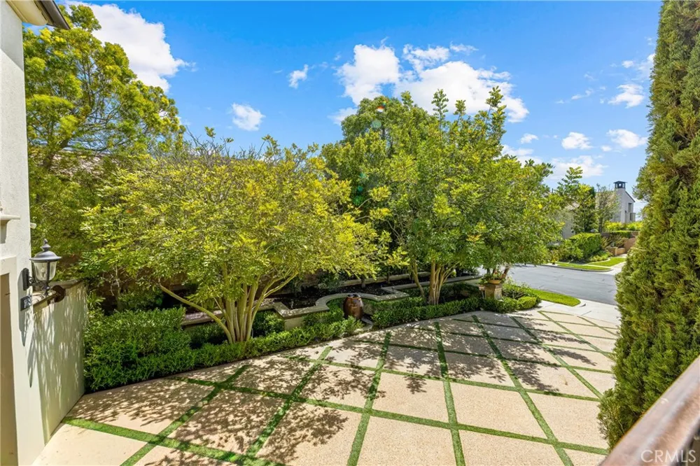 28 Blue Summit Irvine, CA 92603