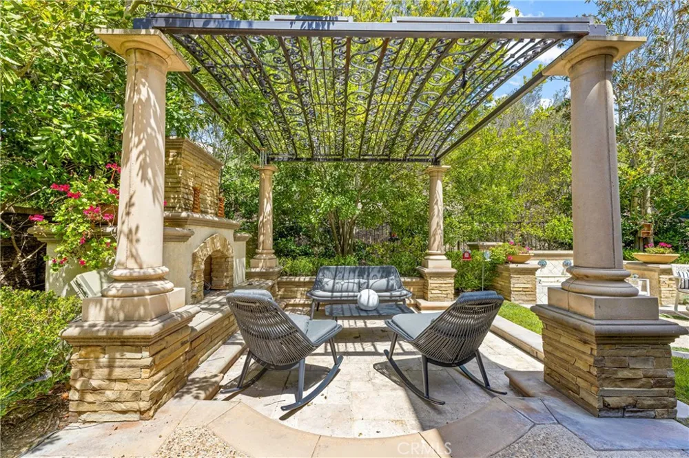 28 Blue Summit Irvine, CA 92603