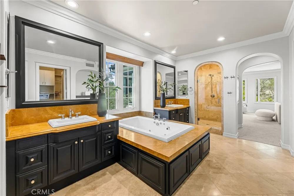28 Blue Summit Irvine, CA 92603