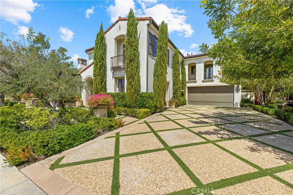 28 Blue Summit Irvine, CA 92603