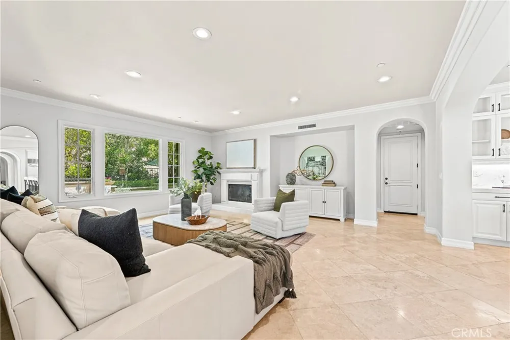 28 Blue Summit Irvine, CA 92603