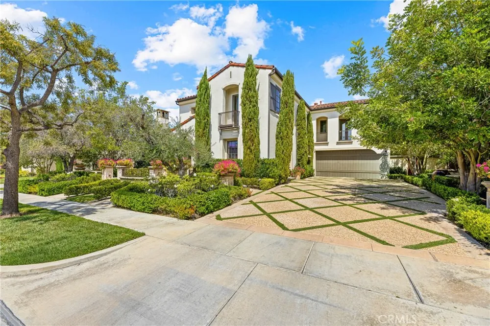 28 Blue Summit Irvine, CA 92603