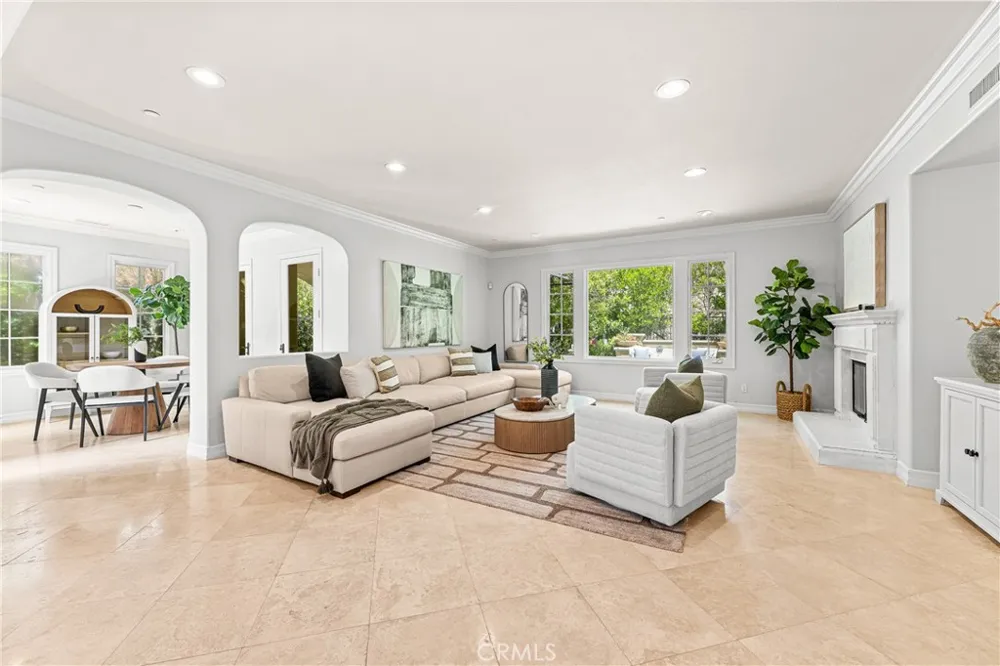 28 Blue Summit Irvine, CA 92603