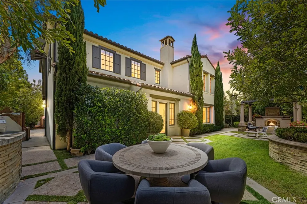 28 Blue Summit Irvine, CA 92603