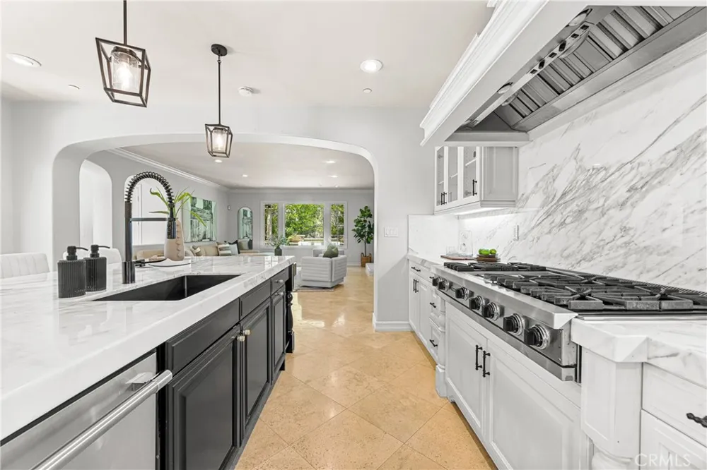 28 Blue Summit Irvine, CA 92603