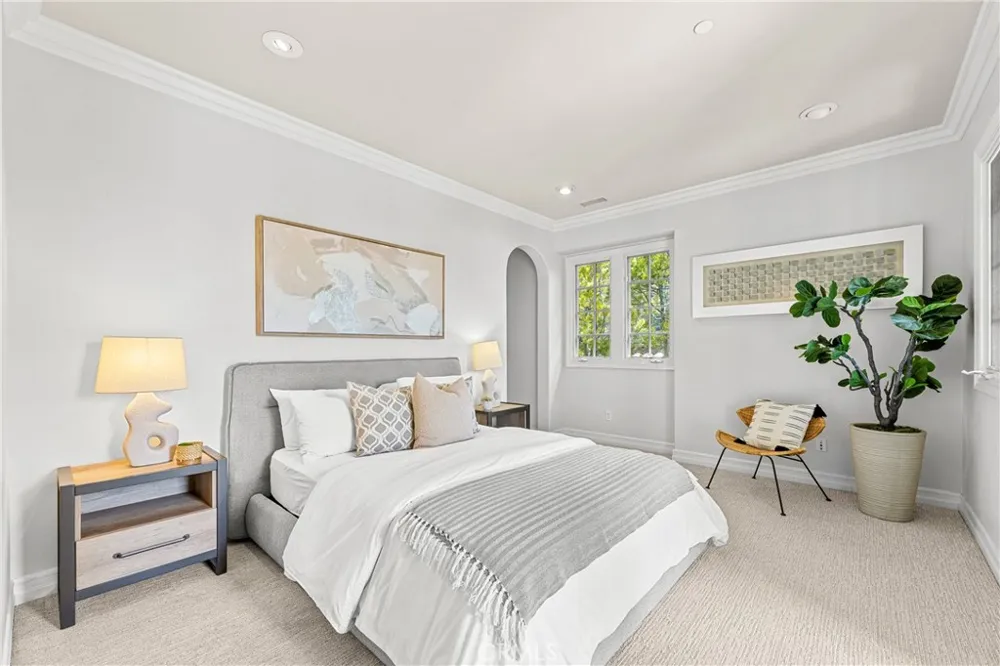 28 Blue Summit Irvine, CA 92603