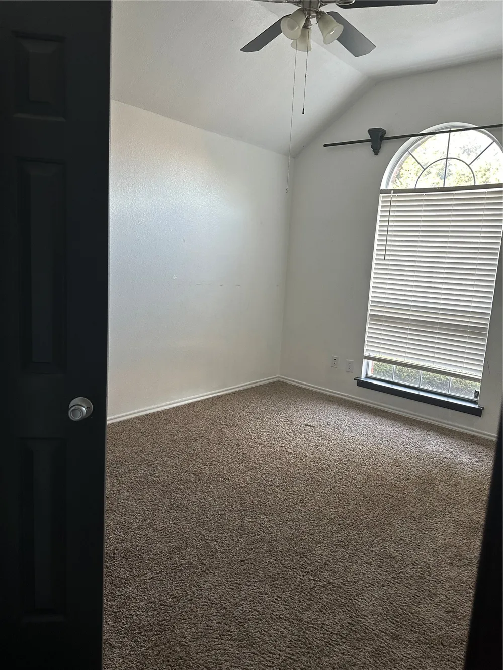 806 Boxwood Drive Lewisville, TX 75067
