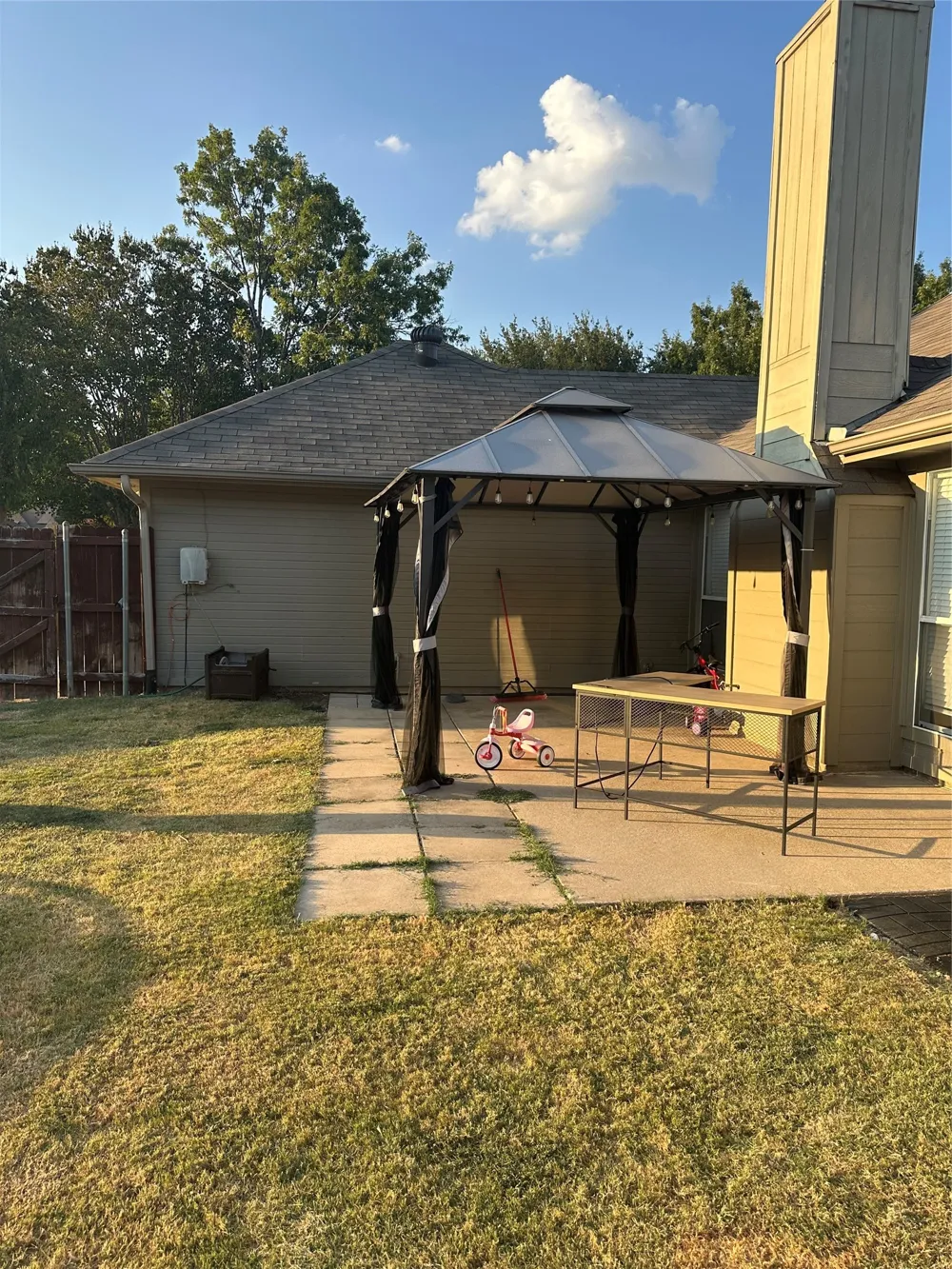 806 Boxwood Drive Lewisville, TX 75067