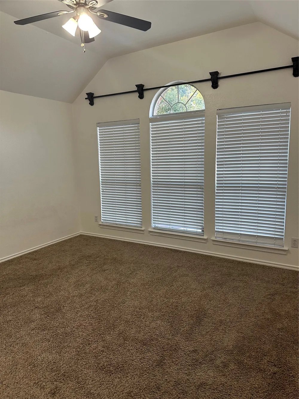 806 Boxwood Drive Lewisville, TX 75067