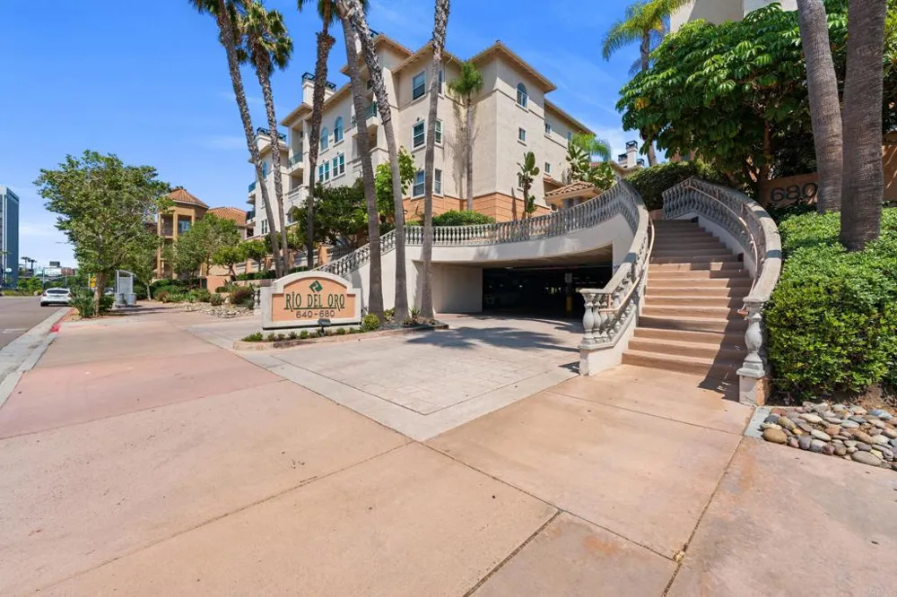 680 Camino De La Reina #2201 San Diego, CA 92108