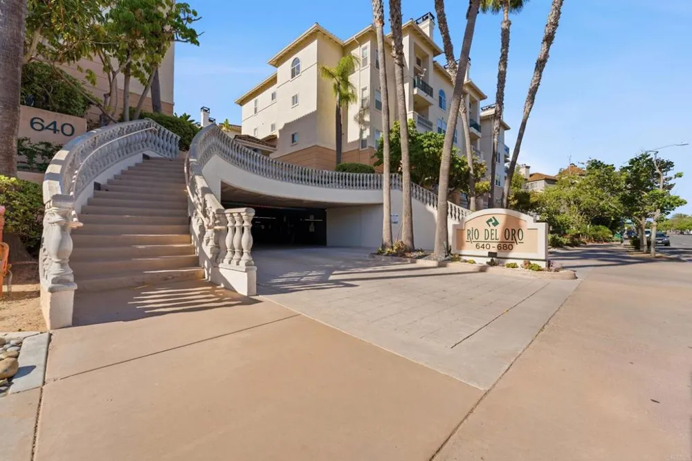 680 Camino De La Reina #2201 San Diego, CA 92108