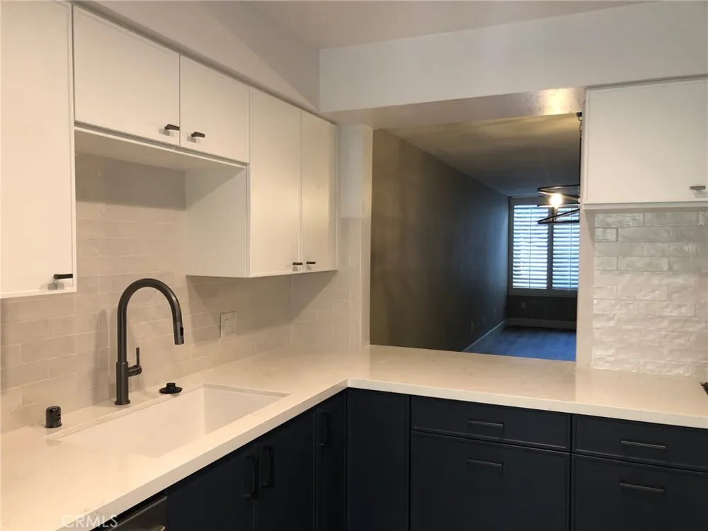 3333 Primera Avenue #B Hollywood Hills East, CA 90068