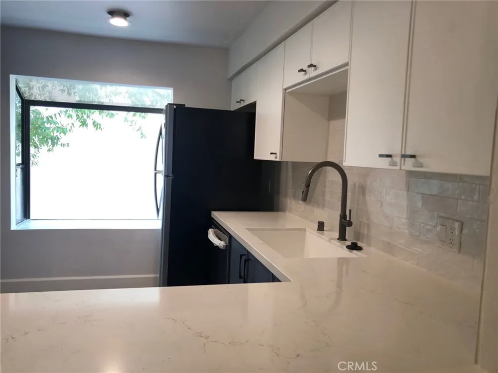 3333 Primera Avenue #B Hollywood Hills East, CA 90068