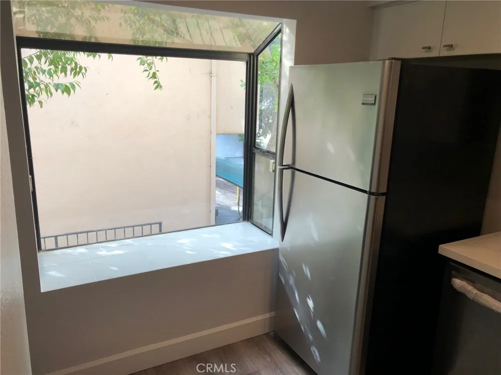 3333 Primera Avenue #B Hollywood Hills East, CA 90068