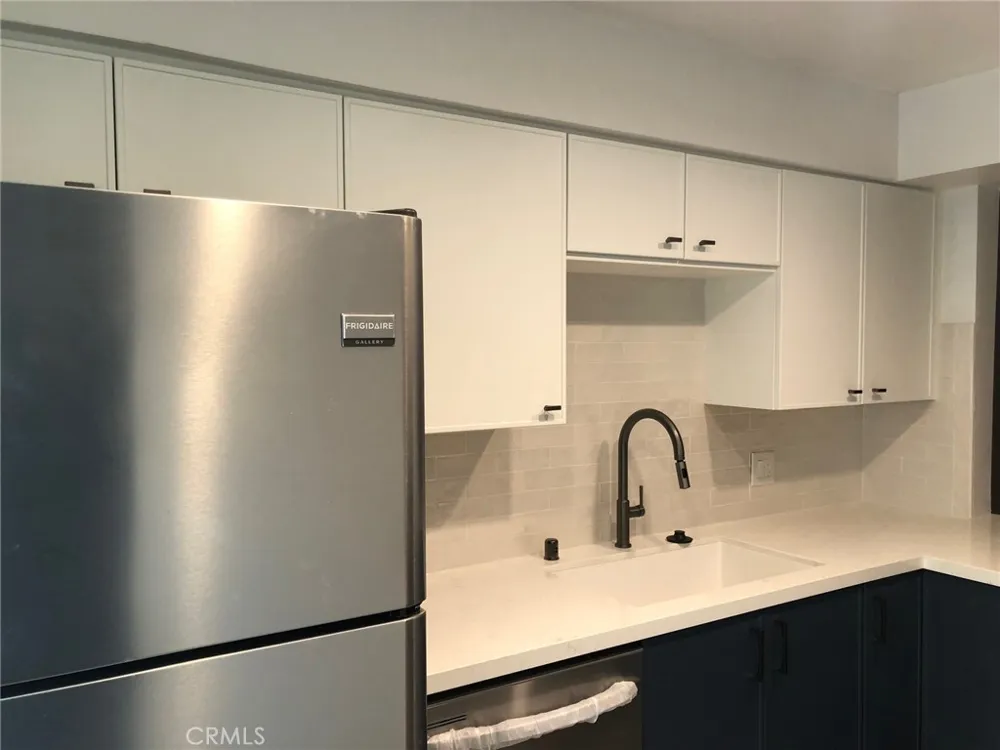 3333 Primera Avenue #B Hollywood Hills East, CA 90068