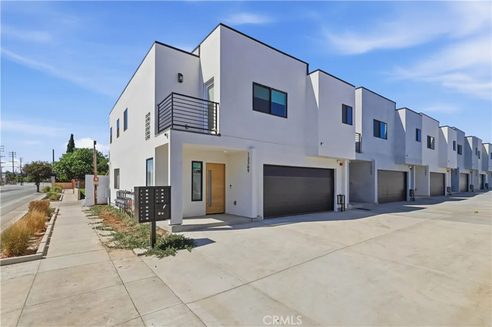 13369 W Cellest Parkway Pacoima, CA 91331