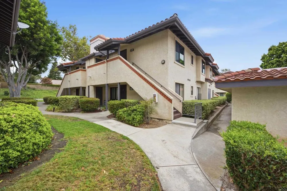 980 Lupine Hills Drive #83 Vista, CA 92081