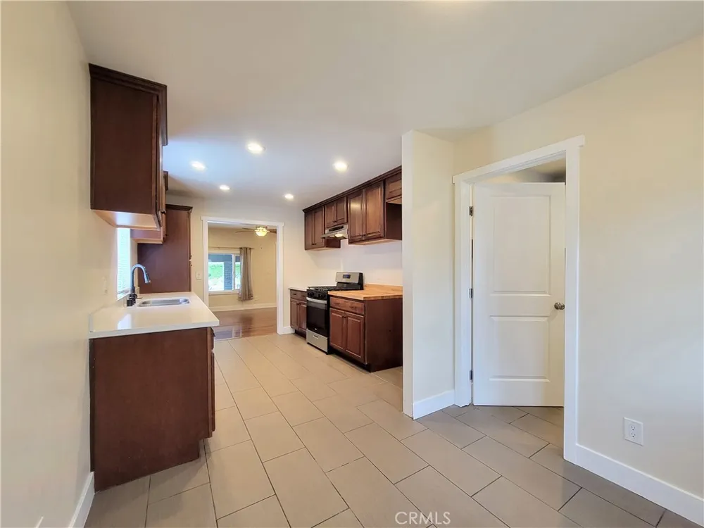 8429 Somerset Blvd. Paramount, CA 90723