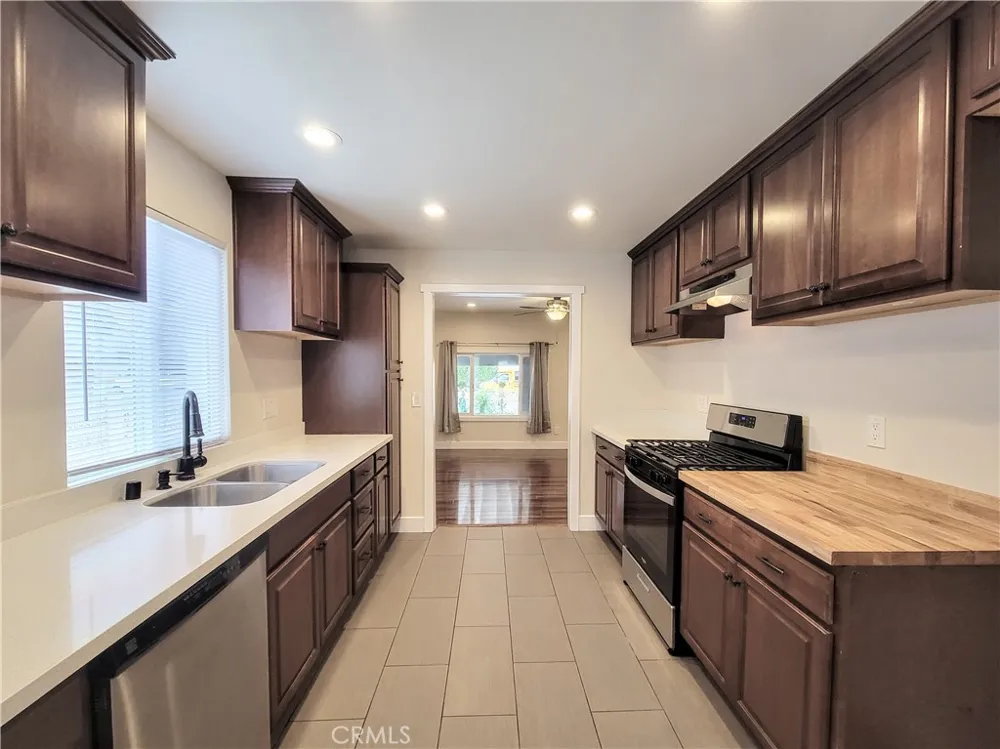 8429 Somerset Blvd. Paramount, CA 90723